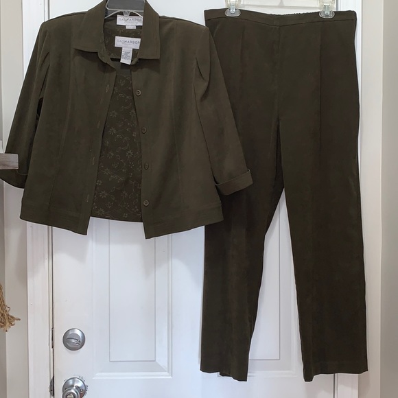 Sag Harbor Pants - 3/$15 Sag Harbor Green 3 piece suit size 14 petite